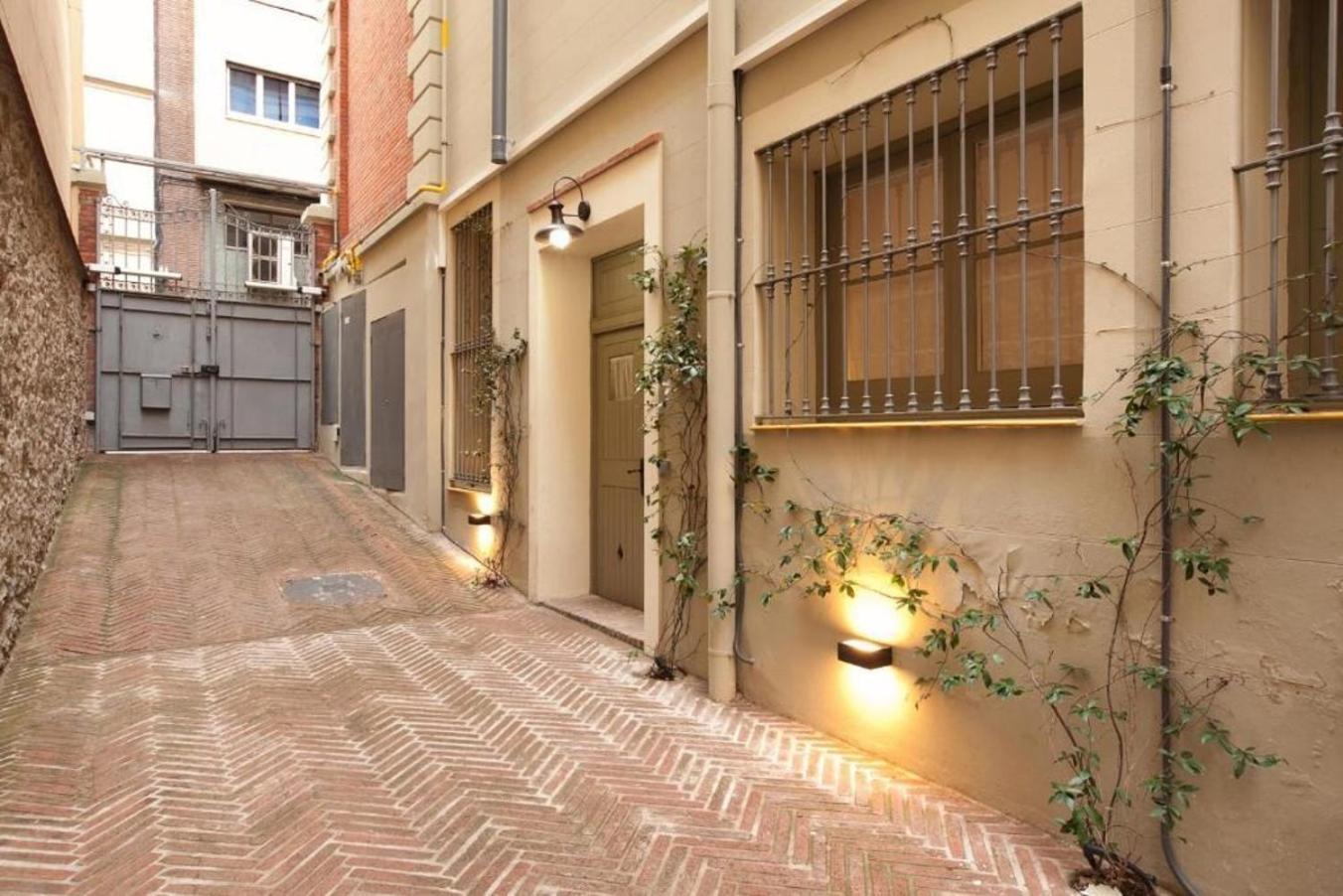 Romantic In Trendy Gracia Barcelona Exterior photo
